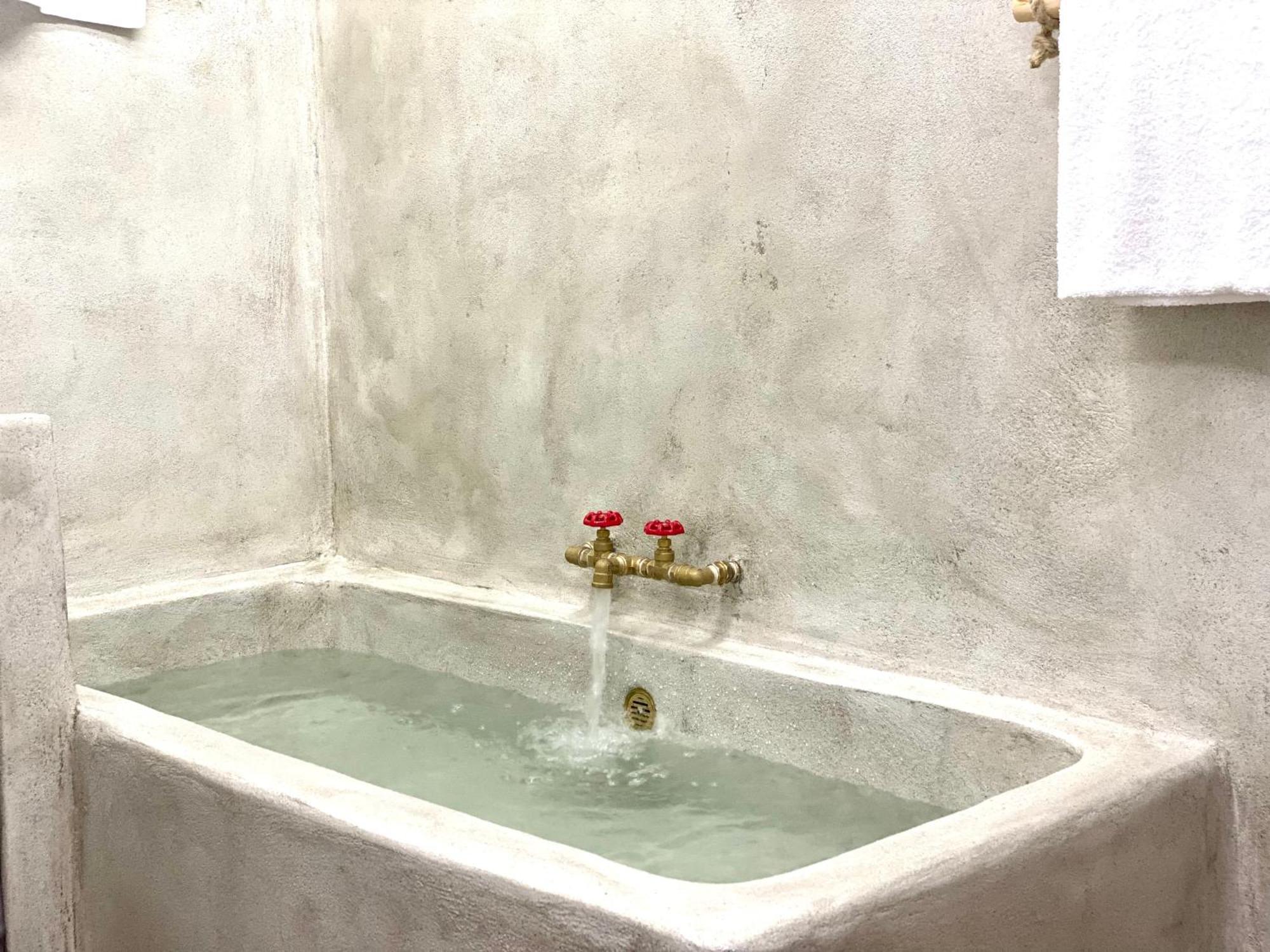 אדאמאס La Cueva Milos מראה חיצוני תמונה