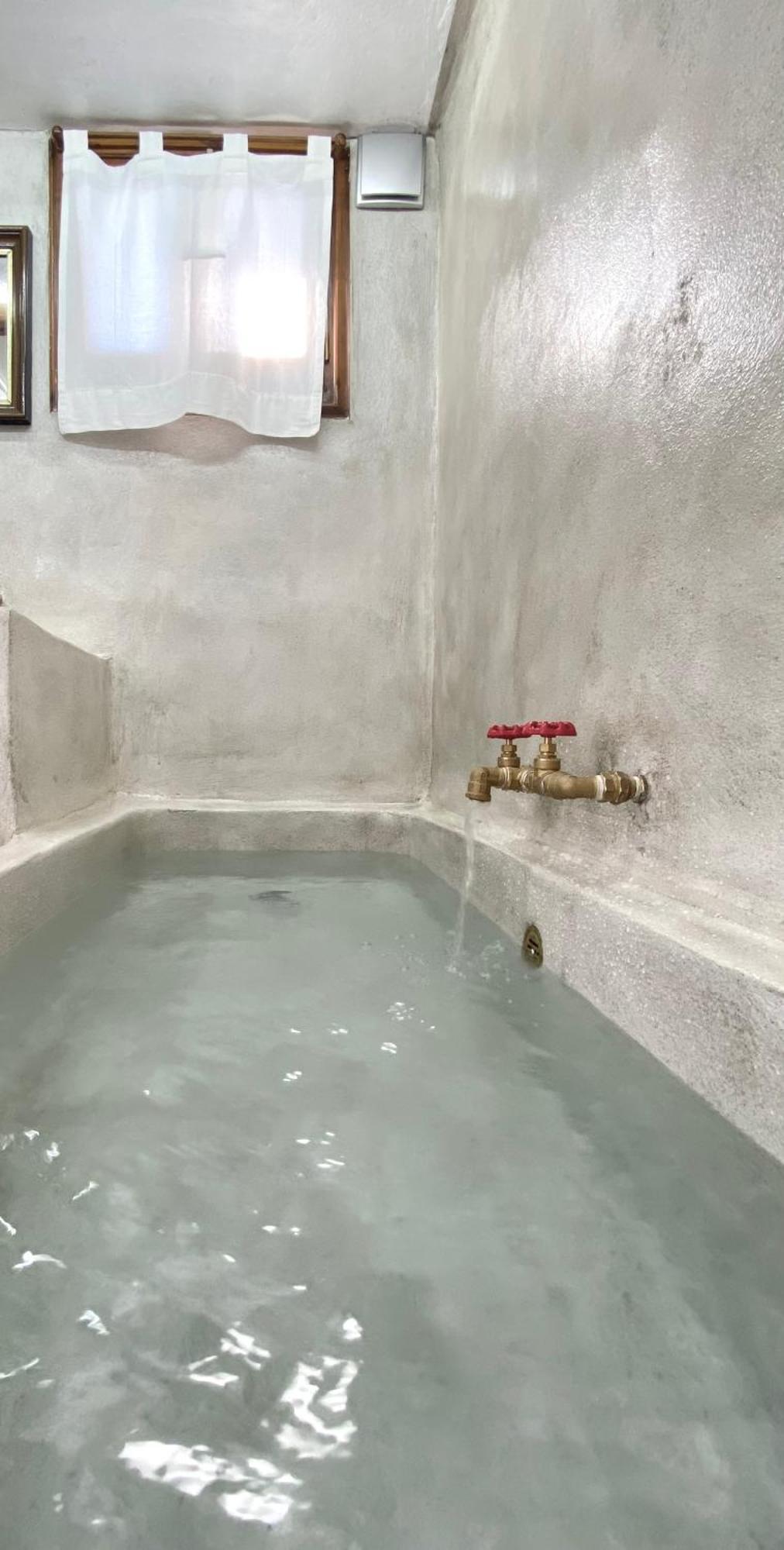 אדאמאס La Cueva Milos מראה חיצוני תמונה